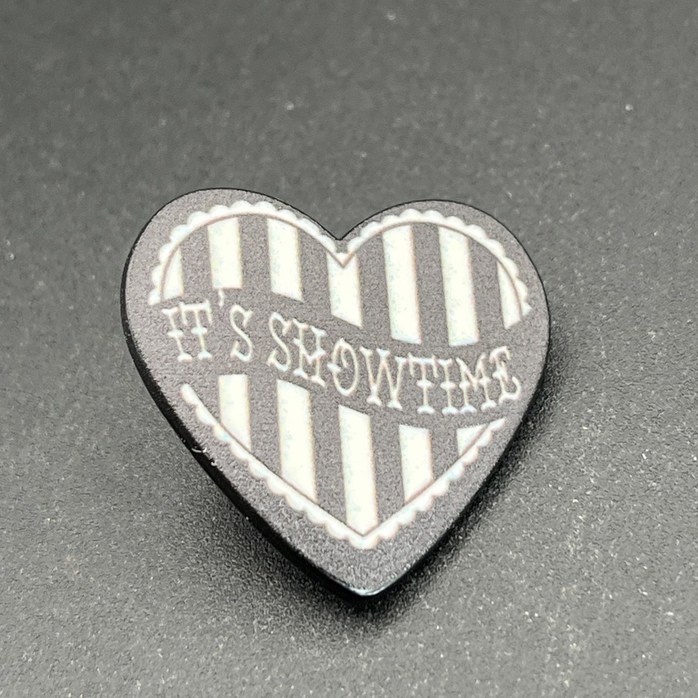 Beetlejuice Movie Tim Burton It's Showtime Heart Lapel Hat‎ Pin